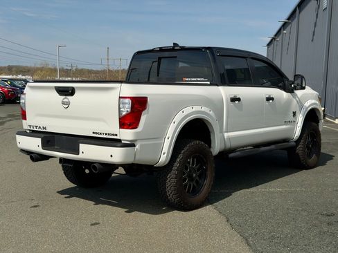 Used 2023 Nissan Titan SV w/ SV Convenience Package AWD/4WD image 6