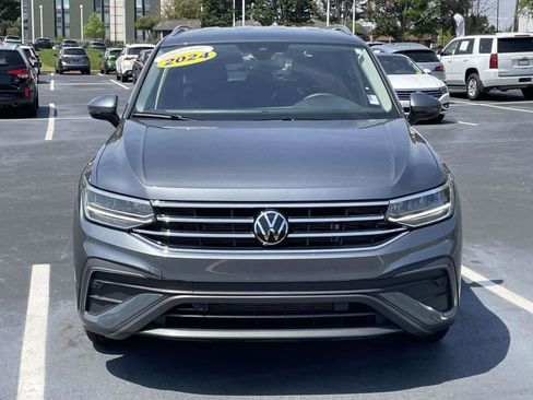 Certified 2024 Volkswagen Tiguan SE image 2