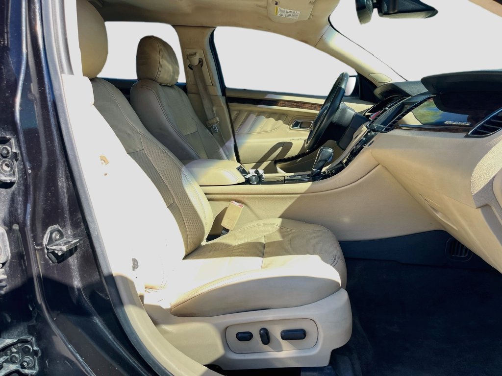 Used 2019 Ford Taurus Limited FWD image 29