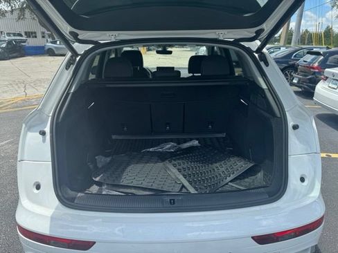 Used 2023 Audi Q5 2.0T Premium w/ Convenience Package AWD/4WD image 12
