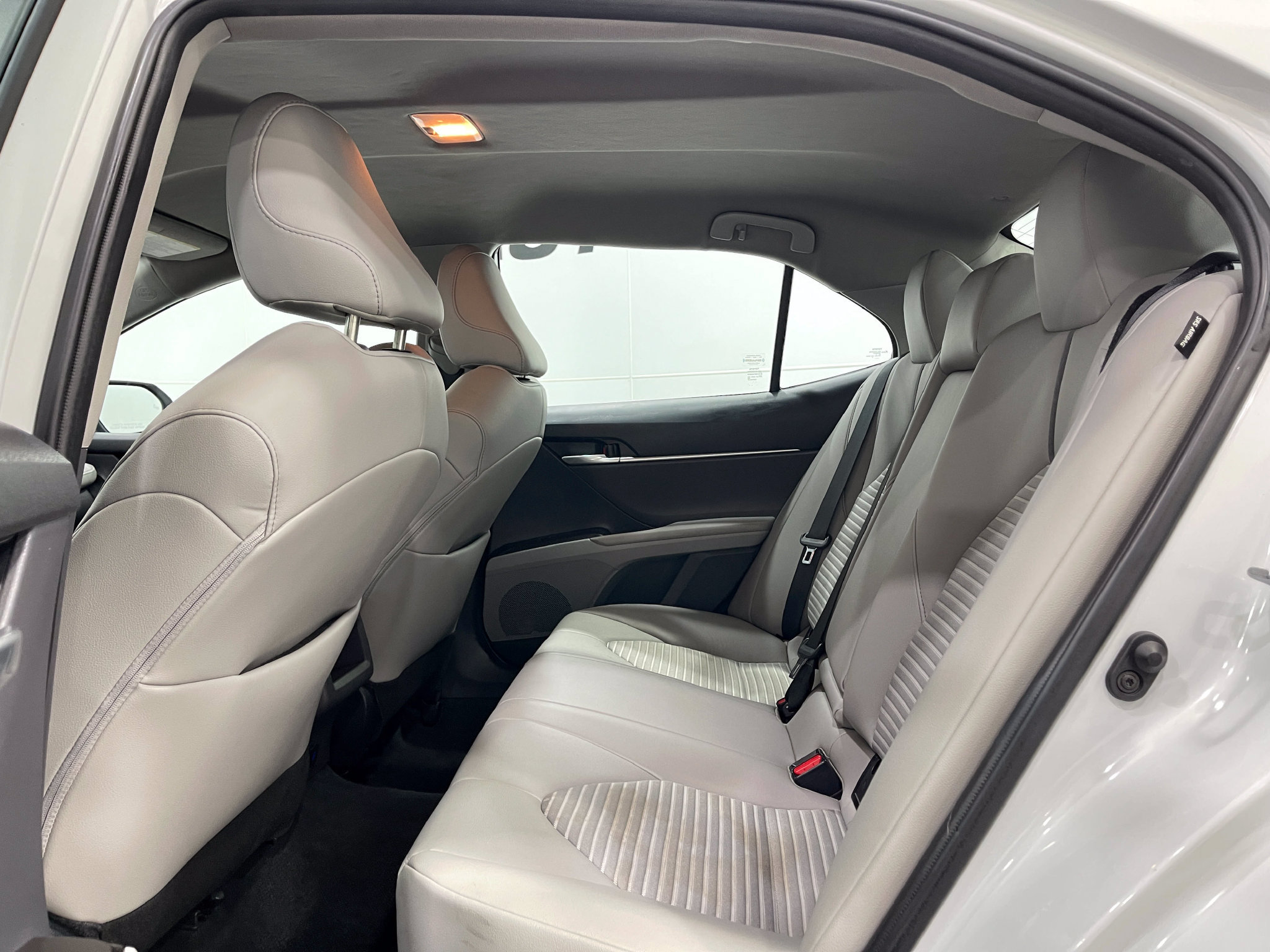 Used 2024 Toyota Camry SE w/ Cold Weather Package FWD image 27