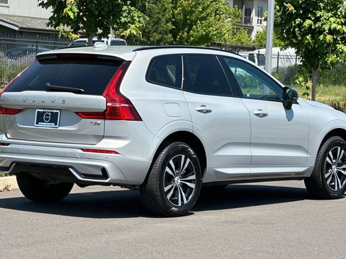 Used 2025 Volvo XC60 T8 Core AWD/4WD image 3