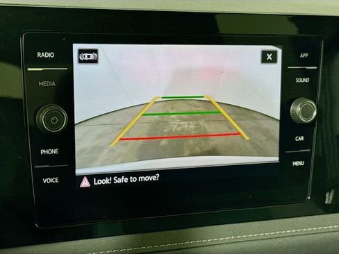 New 2026 Volkswagen Taos SE image 8