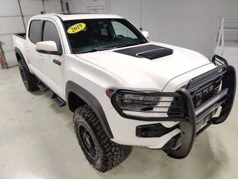 Used 2019 Toyota Tacoma TRD Pro image 2