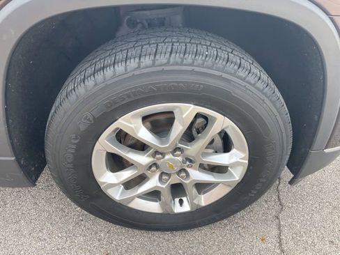Used 2020 Chevrolet Traverse LT FWD image 30