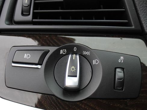 Used 2015 BMW 528i xDrive Sedan AWD/4WD image 26