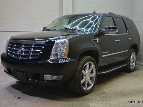 Used 2007 Cadillac Escalade AWD w/ Climate Package image 2