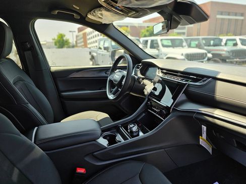 New 2026 Jeep Grand Cherokee Laredo RWD image 24