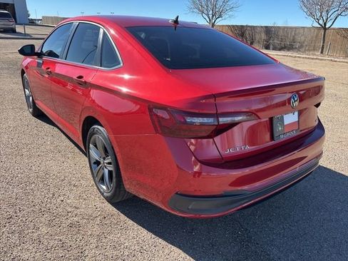 Used 2022 Volkswagen Jetta SE image 4