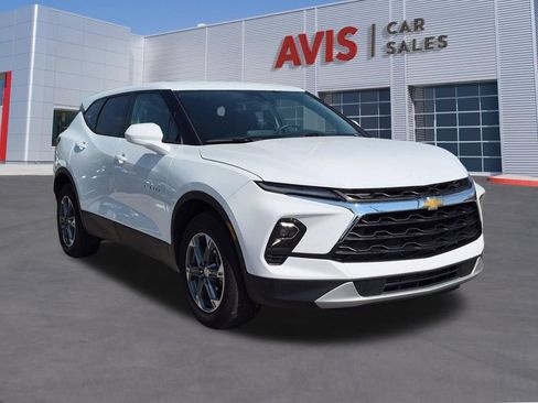 Used 2025 Chevrolet Blazer LT FWD image 3
