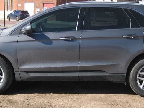 Used 2022 Ford Edge SEL w/ Convenience Package AWD/4WD image 2