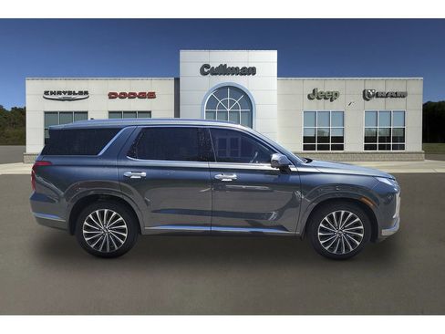 Used 2025 Hyundai Palisade Calligraphy FWD image 2