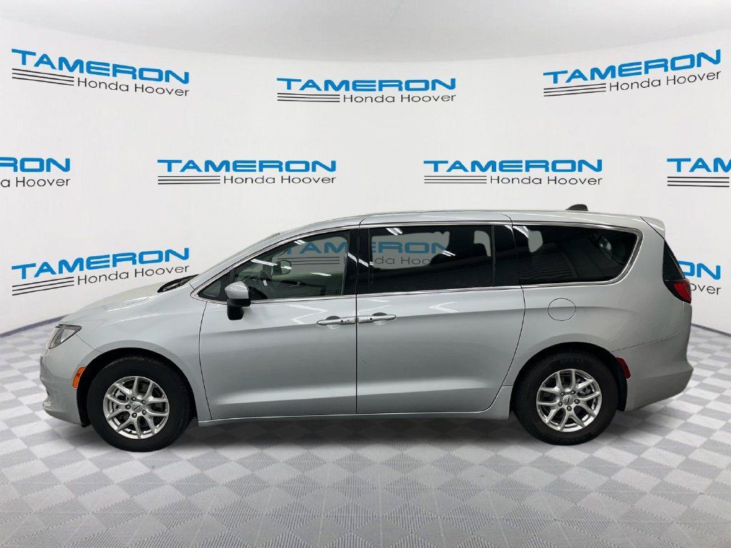 Used 2023 Chrysler Voyager LX FWD image 2