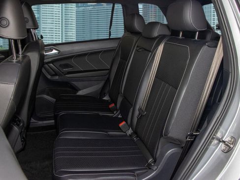 Used 2024 Volkswagen Tiguan SE R-Line image 17