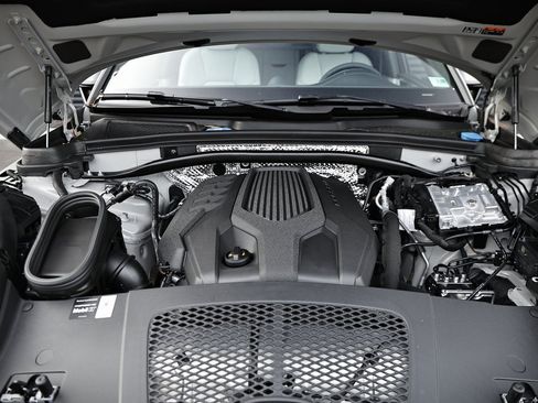 New 2026 Porsche Macan image 33