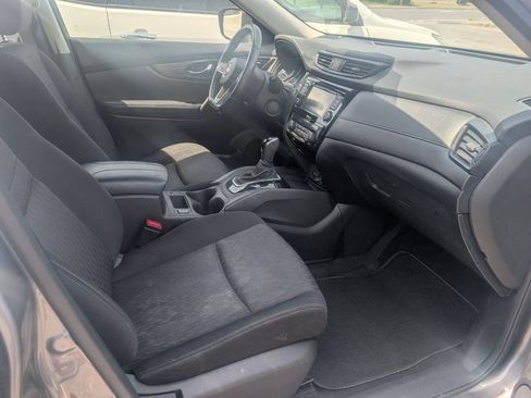 Used 2019 Nissan Rogue SV AWD/4WD image 3