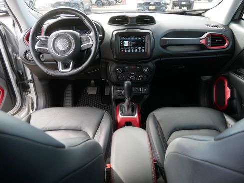 Used 2018 Jeep Renegade Trailhawk image 18