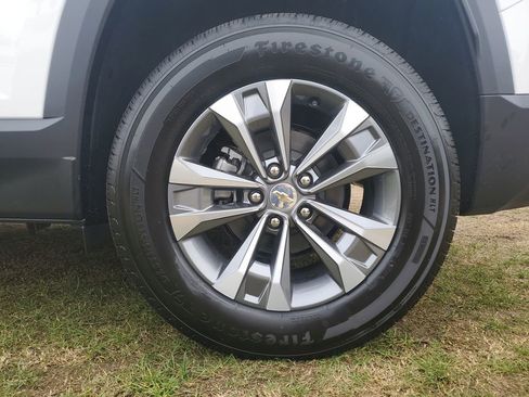 New 2026 Chevrolet Equinox LT w/ LPO, Floor Liner Package image 5