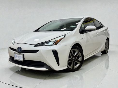 Used 2020 Toyota Prius XLE image 2