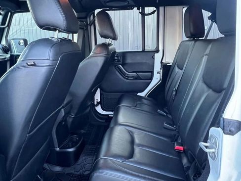Used 2014 Jeep Wrangler Unlimited Sahara image 10