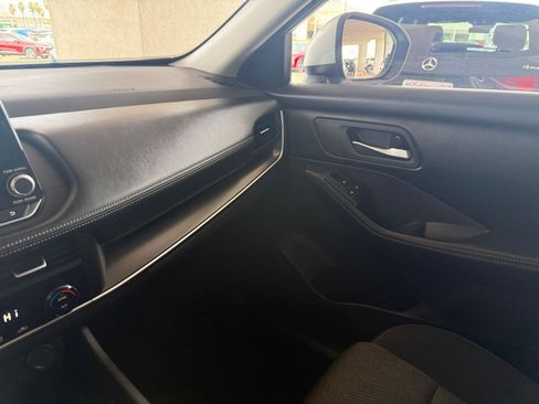 Used 2025 Nissan Rogue SV image 37