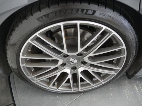 Certified 2025 Porsche Panamera image 15