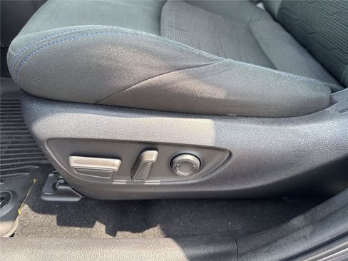 Used 2022 Toyota RAV4 SE w/ Convenience Package AWD/4WD image 12