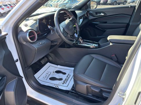 Used 2024 Chevrolet Trax RS w/ Sunroof Package image 10