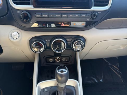 Certified 2023 Hyundai Venue Limited FWD image 13