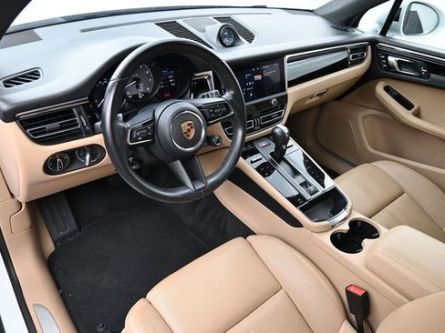 Certified 2024 Porsche Macan S AWD/4WD image 4