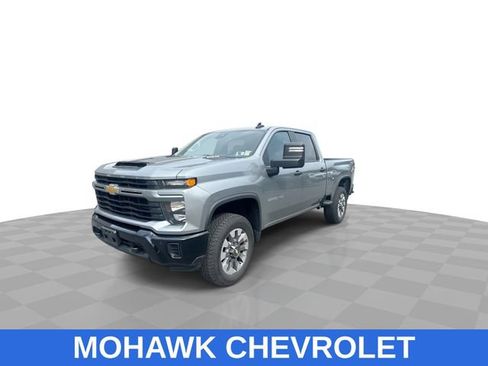 Used 2025 Chevrolet Silverado 2500 Custom w/ Custom Value Package AWD/4WD image 4