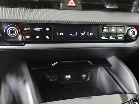 New 2025 Kia Sportage LX image 16