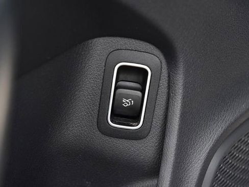 Used 2023 Mercedes-Benz CLA 250 4MATIC w/ Premium Package image 9