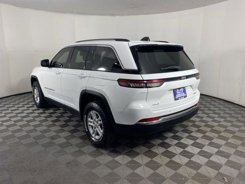 Used 2023 Jeep Grand Cherokee Laredo w/ Luxury Tech Group I image 9