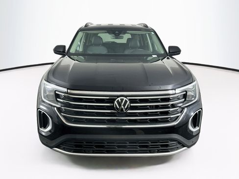 Used 2025 Volkswagen Atlas SE FWD image 2