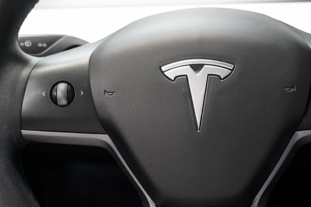 Used 2024 Tesla Model Y Long Range AWD/4WD image 15