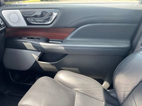 Used 2022 Lincoln Navigator Reserve AWD/4WD image 11