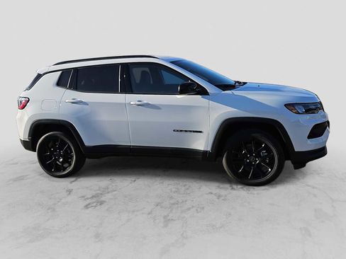 New 2026 Jeep Compass Latitude image 9