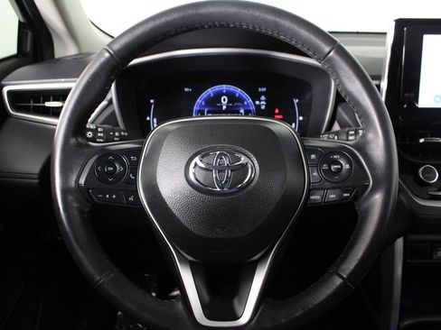 Used 2023 Toyota Corolla Cross XLE w/ Convenience Package FWD image 9
