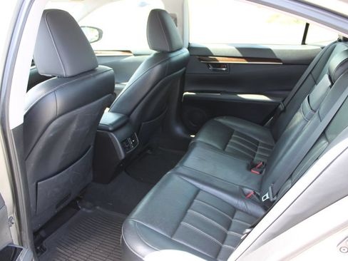 Used 2018 Lexus ES 350 w/ Luxury Package w/Wood Trim FWD image 16