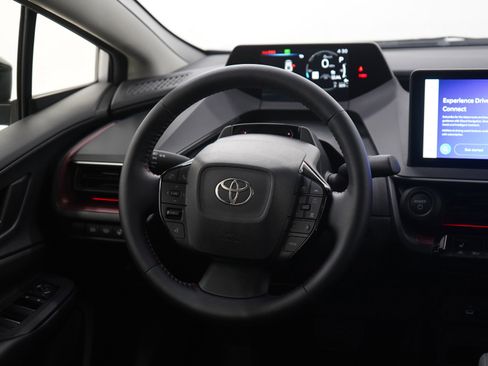 Used 2025 Toyota Prius Plug-In Hybrid image 14