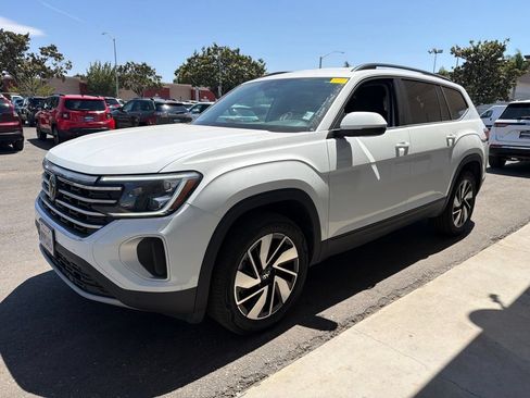 Used 2025 Volkswagen Atlas SE FWD image 4