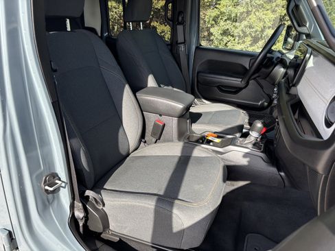 Used 2025 Jeep Gladiator Sport image 24