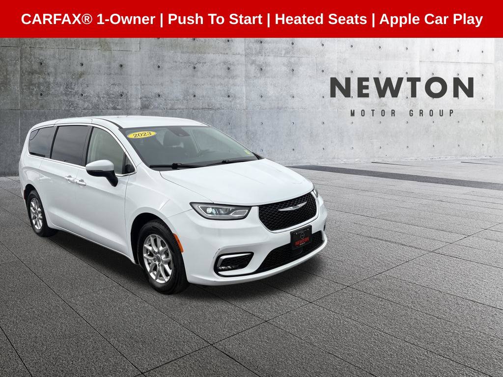 Used 2023 Chrysler Pacifica Touring-L FWD image 1