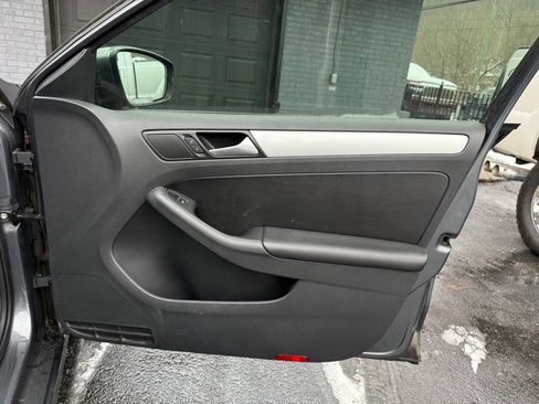 Used 2014 Volkswagen Jetta SE image 30