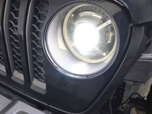 Used 2020 Jeep Gladiator Rubicon AWD/4WD image 31