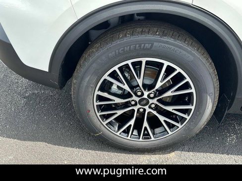 New 2025 Ford Escape SE w/ Class II Trailer Tow Package image 17