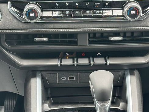 New 2025 Chevrolet Colorado LT w/ LT Convenience Package image 33