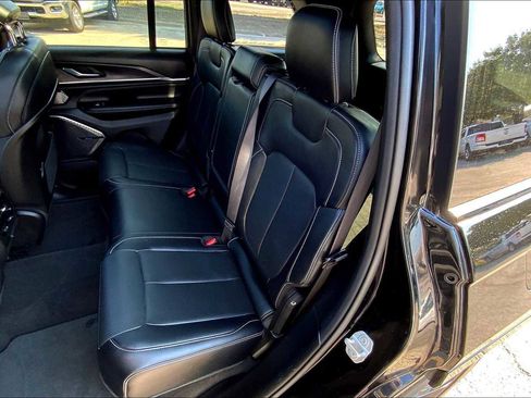 Used 2022 Jeep Grand Cherokee Overland image 33