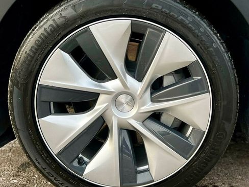 Used 2021 Tesla Model Y Long Range image 26